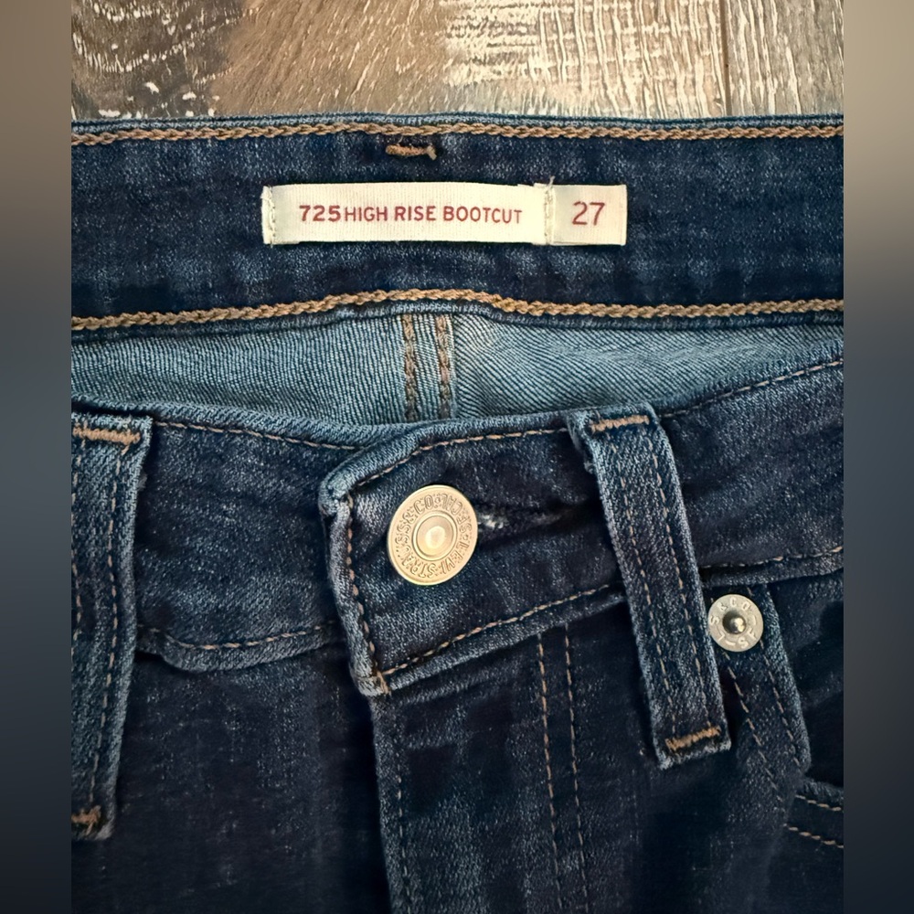 Levi's high rise Boot Cut Women's Jeans - Picture 2 of 7